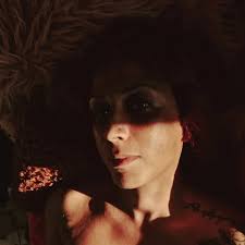 Ja! Det är mitt….vad kallar man det….mening som jag brukar säga. Karma  kommer fixa det….tids nog.