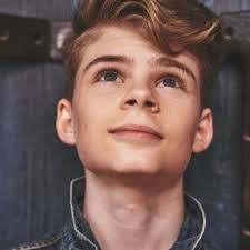 Gina Huddleston's Instagram, Twitter & Facebook