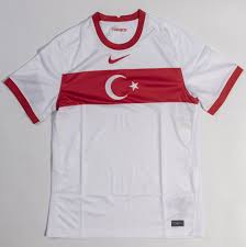 Es ist atmungsaktiv, super bequem und leicht. Turkei Em Trikot 2020 21