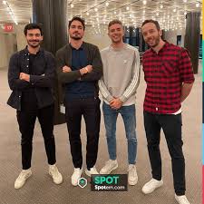 German center back who joined borussia dortmund in 2009 after beginning his career with bayern munich. Adidas Originals Stan Smith Sneakers In White Worn By Mats Hummels On His Instagram Account Aussenrist15 Spotern