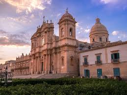 Powerful sound experience in a slender design. Noto Sicilia Sr Cosa Vedere