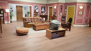 Phoebe helps monica cater an event. Haven T Seen Anyone Post This So Here S Ross Apartment From My Recent Friendsfest Visit Howyoudoin