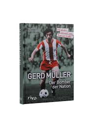 Schon in jungen jahren begann er, mit der jugend von nördlingen auf der straße fußball zu spielen, ehe ihn der hier ansässige georg münzinger, mitglied der jugendleitung des tsv 1861. Official Fc Bayern Munich Store