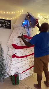 America’s favorite Christmas cake, but with compartments for gifts ☺️❤️  #littledebbiechristmastreecakes #christmasjoy❤🎄 #littledebbiesnacks #fyp