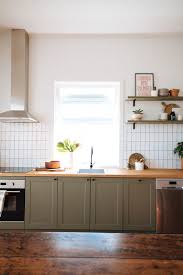 A Rundown Brisbane Cottage Turns Into A Ravishing Modern Home New Kitchen Cabinets Kitchen Remodel Contemporary Wooden Kitchen