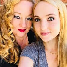 What is the name of the new restaurant in Dracut owned by the former owners  of Gold Star in Lowell?