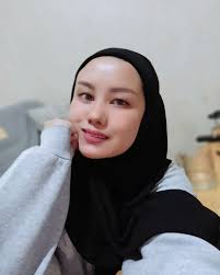 You may see me happy in the pictures....but to be honest....I feel so empty  and alone....can we be friends...?