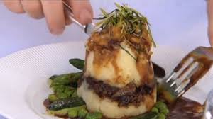 1queue de boeuf coupée en tronçons(env. A Gueter Recette Du Parmentier A La Queue De Boeuf Par Gilles Stutzmann