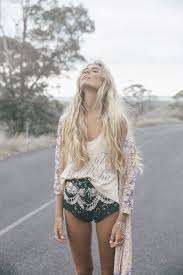 Tess Leopold Photographs Emily Gurr In Beautiful Spell Pieces Boho Chic Outfits Summer Boho Outfits Chic Summer Outfits