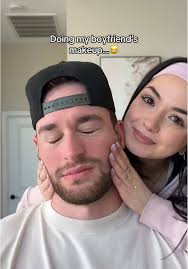 Reacción divertida ante el pago de mi pareja