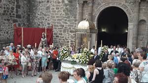 Can the net harness a bunch of volunteers to help bring books in the public domain to life through podcasting? Lluvia De Petalos Alfombra Floral Y Altares En El Dia Del Corpus Ayuntamiento De Puertollano