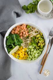 Poke Bowl Saumon Marine Avocat Et Mangue En 2020 Recette Poke Bowl Saumon Saumon Marine Idee Repas Vegetarien