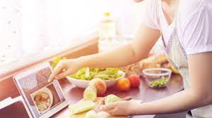 Aiutare le persone a mangiare bene, scegliere i cibi in modo sano e consapevole. Corsi Di Cucina Online Imparare A Cucinare Sul Web Napolitan It