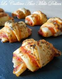 750 Grammes Vous Propose Cette Recette De Cuisine Croissants Aperitifs Facon Pizza Recette Notee 3 6 5 Par 213 Recettes De Cuisine Recette Recette Croissant