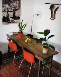 La Semaine Derniere Bloesem Proposait Une Visite De L Appartement De Barcelone Ce Vieux Carrelage In 2020 Small Dining Table Dining Room Small Dining Room Design