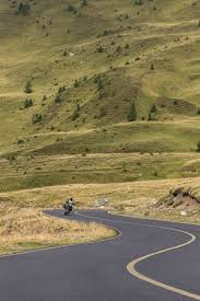 A inceput deszapezi rea in data de 1 mai 2020. S A Deschis Transalpina Cum Trebuie Abordat In SiguranÈÄ Cel Mai Inalt Drum Asfaltat Din Romania Motobikes