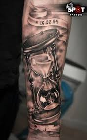 The tattoo designs look great on both men and women and fits well in almost any part of the body. Die 49 Besten Ideen Zu Tattoo Uhr Tattoo Uhr Uhren Tattoos Tatowierungen
