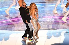 Ustedes deciden, dejen sus comentarios aquí!!! J Balvin Bad Bunny Super Bowl Fashion Exclusive Billboard Billboard
