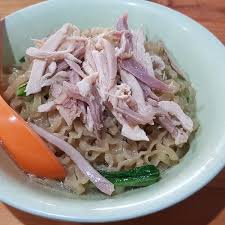 Pasti kamu sering menemukan pedagang kaki lima pinggir jalan yang menjajakan mie ayam, bukan? Mie Ayam Kumango Breakfast Spot In Jakarta