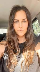 Heather Sare's Instagram, Twitter & Facebook