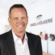 Mark Sletten's Instagram, Twitter & Facebook