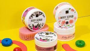 Selain memakai sabun, biasanya kita menggunakan loofah atau produk scrub untuk menggosok badan saat mandi. Cara Memakai Body Scrub Scarlett Whitening Agar Hasilnya Maksimal