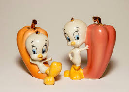 Tweety Bird Salt And Pepper Shakers Tweety Birds Peppers Lenox Salt Pepper Shakers Ebay Salt Pepper Shakers Pepper Shaker Salt And Pepper Set