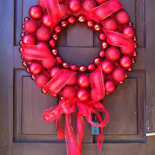 Plastoformo Pintado Con Rojo Luces Rojas Adornos Rojos Cinta Roja Navidena Adhesivo Hot Glue Y Listo F Christmas Wreaths Diy Christmas Seasons Christmas