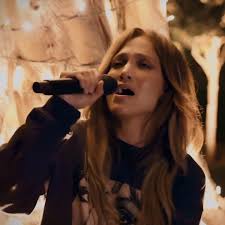 1986 yilda u mening kichkina qizim filmida bosh rolni o'ynadi va keyin 1991 yilda tirik rangdagi qiz. Watch Jennifer Lopez S Together At Home Special Performance Popsugar Entertainment
