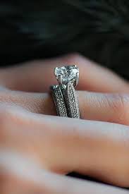 24 Beautiful Wedding Ring Sets For Your Girl Beautiful Wedding Ring Sets Beautiful Wedding Rings Diamonds Wedding Ring Sets