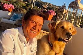 È il primo giorno di primavera e il decimo giorno di degenza in ospedale. Gianni Morandi Incidente Sul Set Brutta Caduta Per L Attore Video