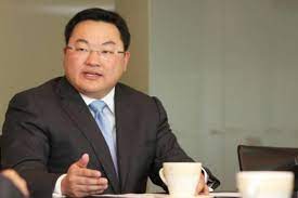 This revelation shows that nik faisal ariff kamil is not only the director of the 1mdb subsidiary src, but also the manager of private accounts owned by najib razak, which have received money from that company. Mahathir Confirms Malaysia Seeking To Arrest Financier Jho Low Over 1mdb Scandal Se Asia News Top Stories The Straits Times