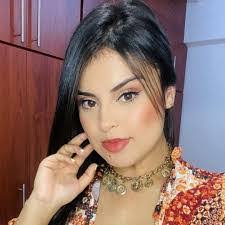 Karla Pallares's Instagram, Twitter & Facebook