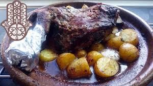 À soupe de concentré de tomate. Epaule D Agneau Confite A La Marocaine Youtube