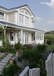 Blick Uber Garten Zum Wintergarten Hauswand Schwedisches Haus Schwedenhaus