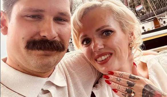 Simon Bal uit Een huis vol vraagt Lisa na tien jaar opnieuw ten huwelijk:  'Ik ben nu wel heel erg zenuwachtig' | KRO-NCRV
