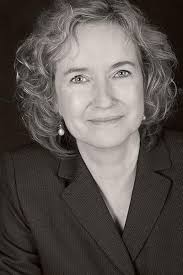 Amazon.com: Persephone Rising: Awakening the Heroine Within: 9781982683528:  Carol S. Pearson: 圖書