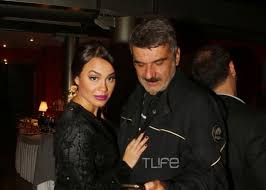 Το δικό της μήνυμα κατά του body shaming στέλνει η πηνελόπη πλάκα αναρτώντας μία αρετουσάριστη. Phneloph Plaka Kwstas Apostolakhs Agkalies Kai Filia Gia To Prwhn Zeygari Pics Vid