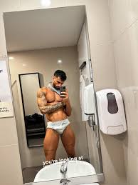 RT @chris_topher413: Me in the same mirror again, Soz