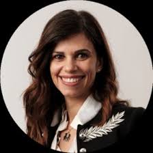 Estou emocionada em compartir que hoje marquei o início da minha jornada  como Diretora de Estratégia & Inovação na UCI BRASIL