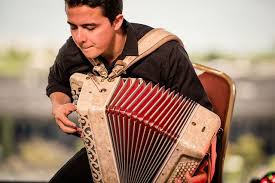 Acordeonista Roger Corrêa faz show gratuito no Sexta Jazz AF