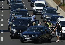 ¡siempre al mejor precio en viator! Barcelona Taxis Strike For 2nd Day Tourists Face Delays