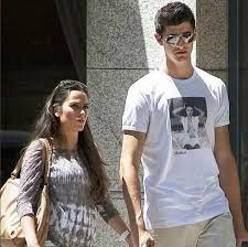 In this portuguese name, júnior is a generational suffix used for someone whose name is the same as their father, like jr. in english. Chelsea Keeper Courtois Confirms Split From Pregnant Girlfriend Dominguez