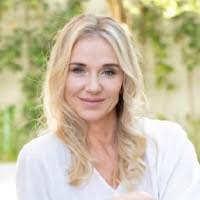 Elma Blake's Instagram, Twitter & Facebook