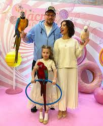 Ролик артистка опубликовала в своем личном аккаунте в instagram. Kristina Asmus I Garik Harlamov Vmeste Poyavilis Na Publike Spletnik