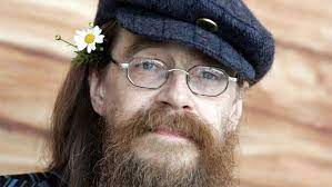 Det uppger hans förläggare dag häggqvist till svt. Yjooj2pqspfn3m