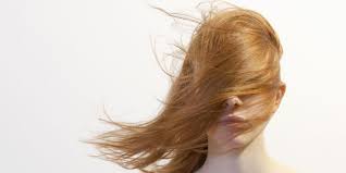 Ma aspetta, ti fa davvero bene sciacquare i capelli senza lavarli? Le 4 Cose Che Succedono Al Tuo Corpo Se Non Lavi Spesso I Capelli