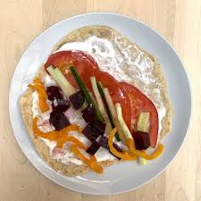 Wraps Maison Aux Crudites Et Sauce Au Yaourt Yuka Recette En 2020 Etre En Bonne Sante Alimentation Cuisine Et Boissons