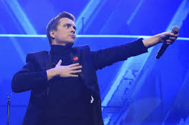 Niels destadsbader is gifted with natural leadership and the capacity to accumulate great wealth. Niels Destadsbader Accidentally Throws Microphone At Girl World Today News