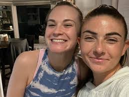 Lisa Dicarlo's Instagram, Twitter & Facebook